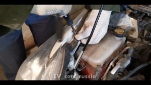 Упоротый капот. Установка амортизаторов капота для Тойота Приус ZVW30