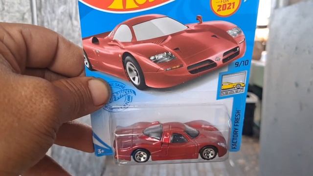 Hot Wheels Nissan R390 gt1 (new model) & '96 Chevrolet impala ss смотреть онлайн