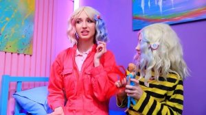 У Уэнсдей Аддамс и Энид Появились ДЕТИ! Богатая Мама vs Бедная Мама В Тюрьме – Часть 2