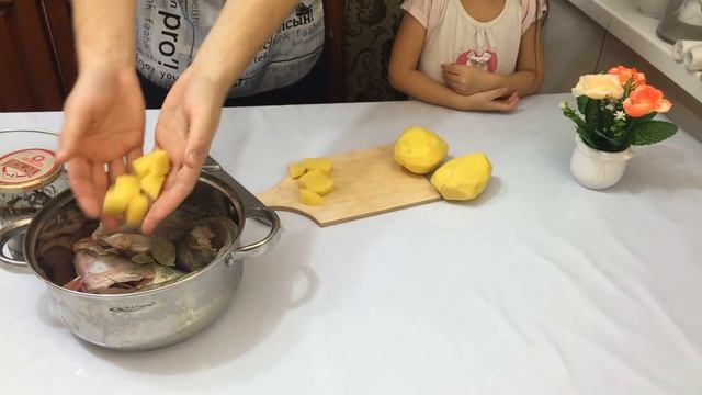 Как приготовить уху. Уха от Ивана! Готовить легко! смотреть онлайн