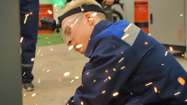 Купил 5 БАНКОМАТОВ на АУКЦИОНЕ и ВСКРЫЛ.. А Внутри НАСТОЛЬКО МНОГО ДЕНЕГ, что... смотреть онлайн