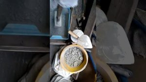 Реанимирую засохший  мешок цемента