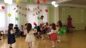 Танец с цветами Младшая группа Утренник 8 Марта