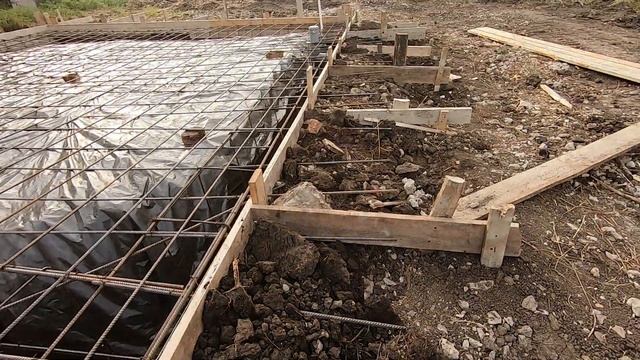 Дом 6Х6 из газоблока. Льем фундамент в землю без опалубки. смотреть онлайн