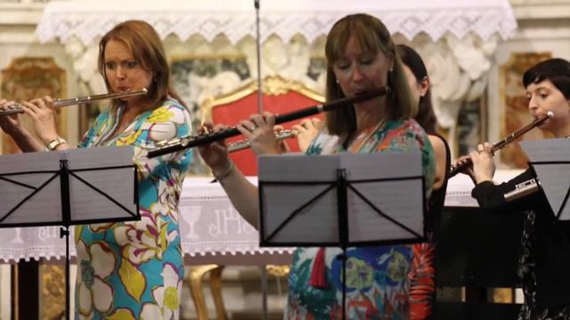 W.A.Mozart Flute Concerto in G, 2nd mvt, accompanied by 12 flutes. смотреть онлайн