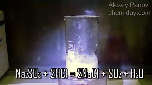 Реакция сульфита натрия и соляной кислоты | Na2SO3 + 2HCl = 2NaCl + SO2 + H2O смотреть онлайн