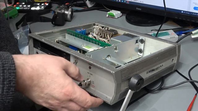 Racal Dana 9918 Frequency Meter Repair Tear Down #0043 смотреть онлайн