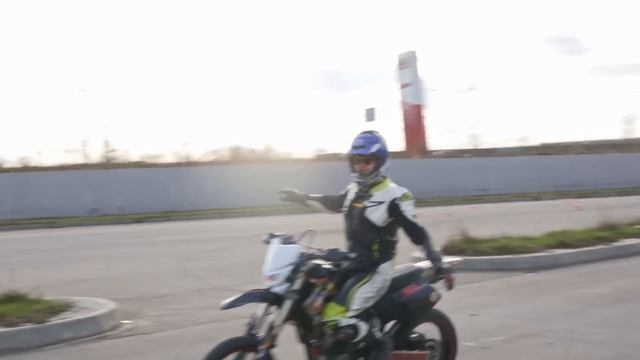 7 Signs of a BEGINNER Rider смотреть онлайн