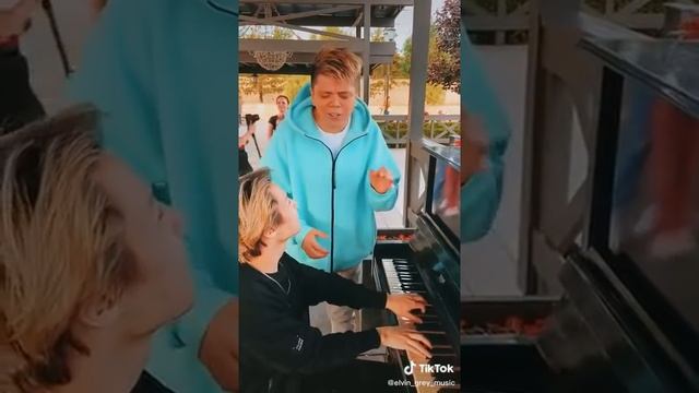 Черноглазая на пианино. смотреть онлайн