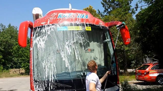 Team Katusha bus washing/Мойка автобуса команды "Катюша" смотреть онлайн