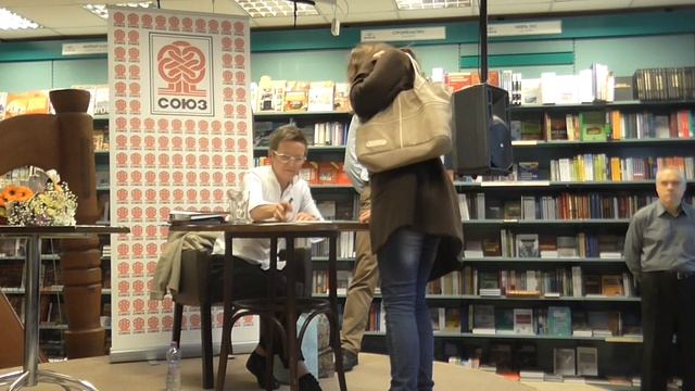 Автограф-сессия Светланы Сургановой в Московском Доме Книги. 04.10.16. Часть четвёртая. смотреть онлайн