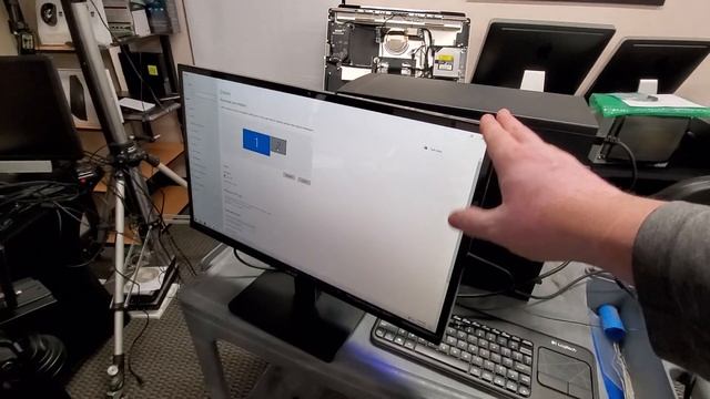 One Acer monitor connected to a computer shows up as two monitors. Very strange. смотреть онлайн