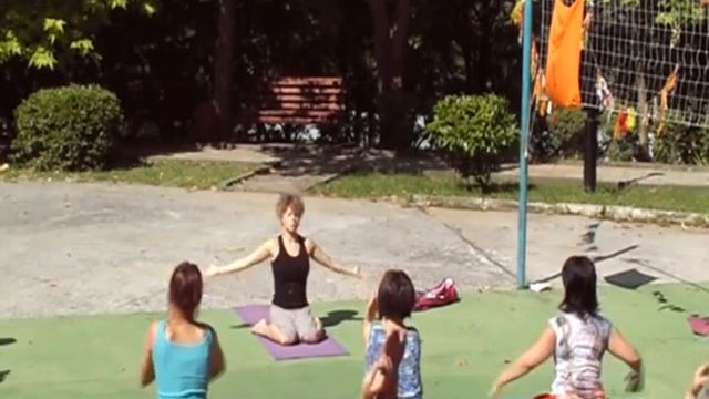 Елена Пузырникова. Универальная Йога 5.09.2011 Yoga Open Air Fest