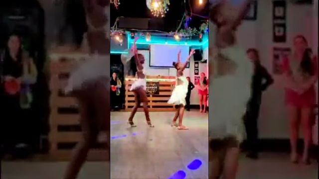Samba Batucada - choreography by "Samba Fusion Company" Mom & daughter performance смотреть онлайн