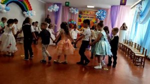 Прощальный танец на выпускном в детском саду.