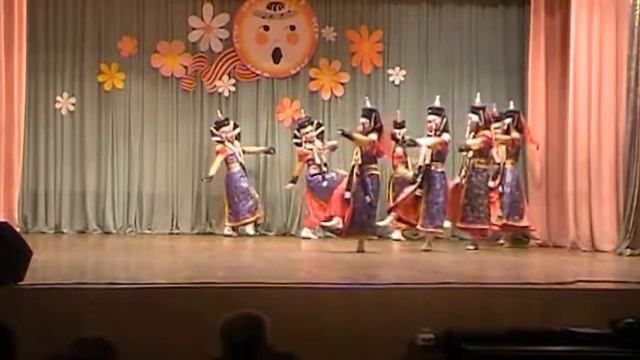 Дзема в 5 классе Бурятский танец "Торжественный" смотреть онлайн