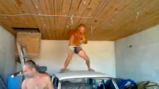 Супер смешное видео. Бэтмен.Танцы на работе смотреть онлайн