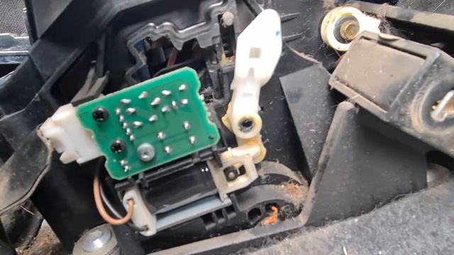 Toyota corolla 120 щелчки в селекторе на паркинге когда нажимаешь тормоз смотреть онлайн