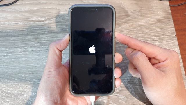 How to Fix iPhone XS Stuck In Apple Boot Loop смотреть онлайн