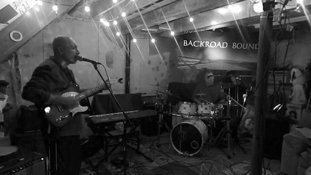 Into The Mystic-Van Morrison cover-(playing with Zoom Q2N-4k B&W setting. смотреть онлайн