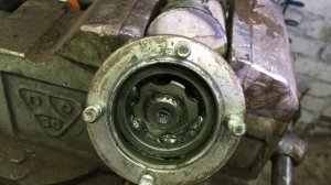 Замена пыльника шруса карданного вала на Ниве Шевроле.