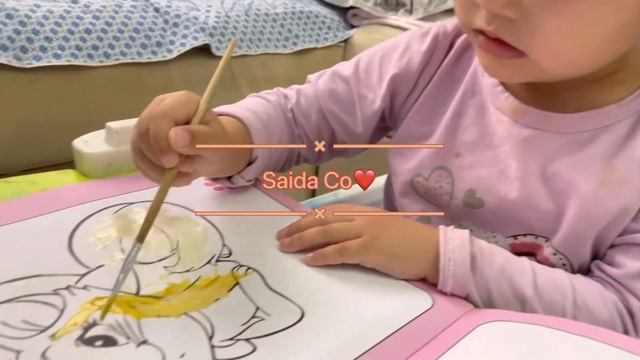 Saida drawing kitty. Cute video. Drawing. Kitten. Саида рисует котёнка. Милое видео. Раскраска. смотреть онлайн
