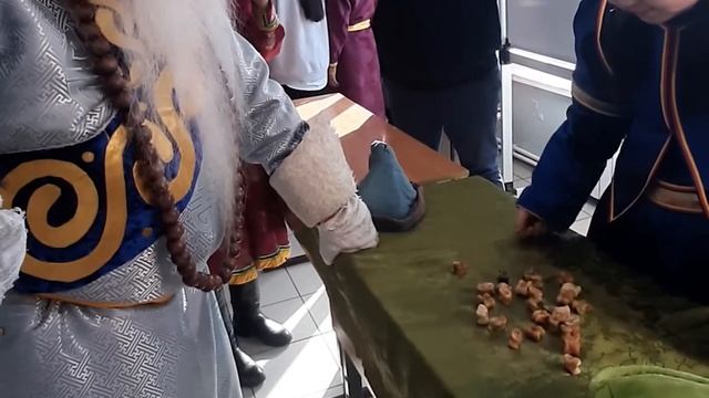Сагаан Yбгэн в гостях у гимназии N33 г.Улан-Удэ. Февраль 2021 год. смотреть онлайн