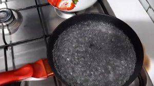 Как почистить сковороду с антипригарным покрытием внутри и снаружи.