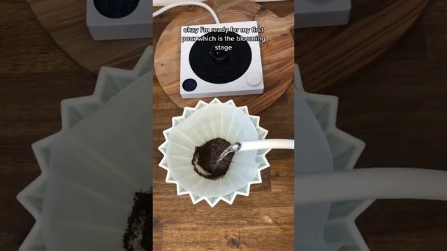 Let’s make pour over #coffee with my #Fellow kettle and beans from #Arabica ! ☕️ смотреть онлайн