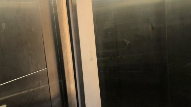 Лифт в подземном переходе возле ВДНХ через проспект Мира // 17 декабря 2022 года смотреть онлайн