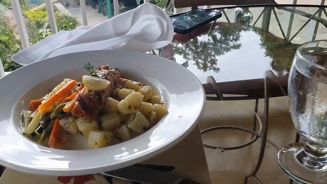 MY DAY AT : STRAWBERRY HILL HOTEL & CAFE BLUE | IRISH TOWN JAMAICA TOUR ?? смотреть онлайн