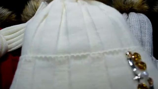 Новогодний обзор. Зимние шапочки с помпонами для девочек и мальчиков. смотреть онлайн