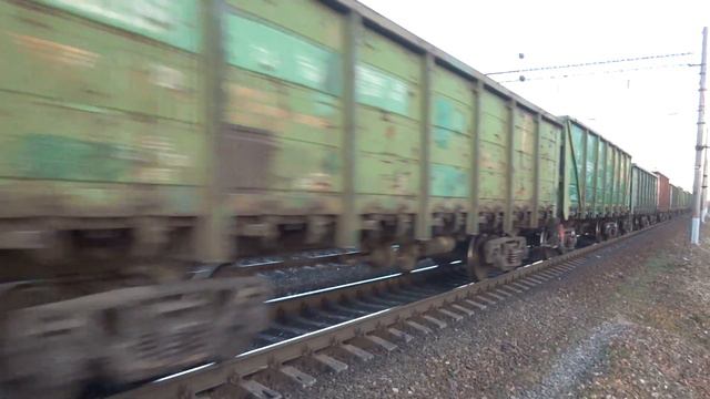 Электровоз ВЛ80С-2322 с грузовым поездом смотреть онлайн