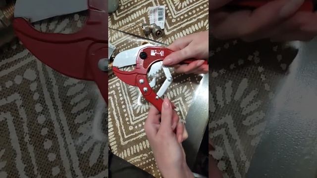 как раздвинуть ручки ножниц по метаполу #метапол #полипропилен #трубы #сантехника смотреть онлайн
