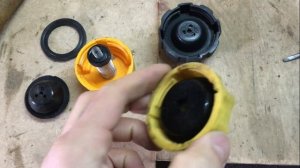 Крышка расширительного бачка обслуживание Ford Fusion и другие машины