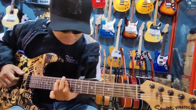 Squier Standard Obey Stratocaster Limited Edition Glen Fredly Medley смотреть онлайн