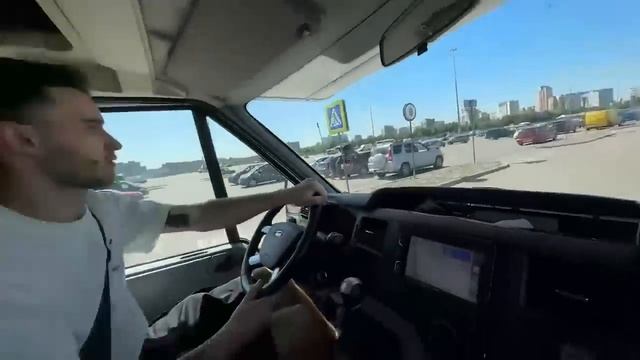 КОРЕШ ЕЛЕ ДОЕХАЛ НА МЕХАНИКЕ, СЛОМАЛИ СИГНАЛКУ, УГАРАЮТ С ГОРИЛЛОЙ смотреть онлайн