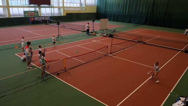 Игровые ситуации прием и подача на красном корте. Game situations serve and return on red court смотреть онлайн