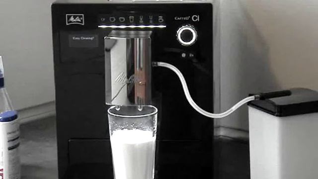 Melitta Caffeo CI Heiße Milch und Easy Cleaning смотреть онлайн