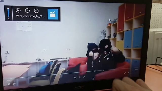ДИКИЙ ПОДРОСТОК ЗАЛЕЗ В ШКОЛУ В БАЛАКЛАВЕ смотреть онлайн