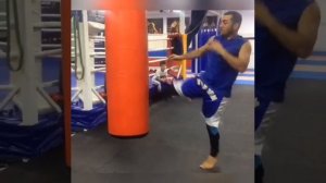 Как правильно бить ногой по груше.