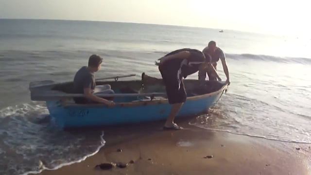 чуваки не могут выйти в море!!! смотреть онлайн