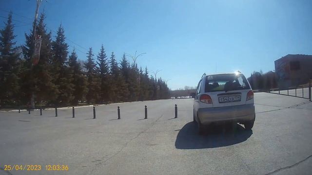 Видео за 25.04.2023 года еду в сторону города вид задней камеры