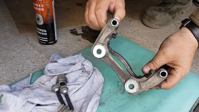 Замена передних тормозных дисков и колодок. Как правильно менять. Renault Kaptur. смотреть онлайн