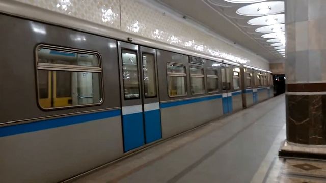 Станция метро Киевская (Радиальная), Электропоезда 81-740.1 Русич смотреть онлайн
