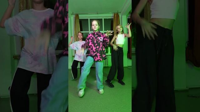Повторили ТАНЕЦ из клипа POLI - Zombie смотреть онлайн