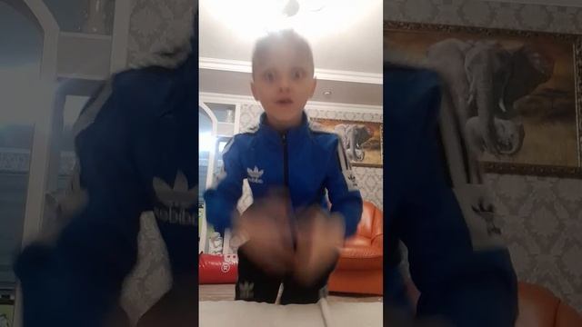 мама папа меня по телеку показывает вы понимаете