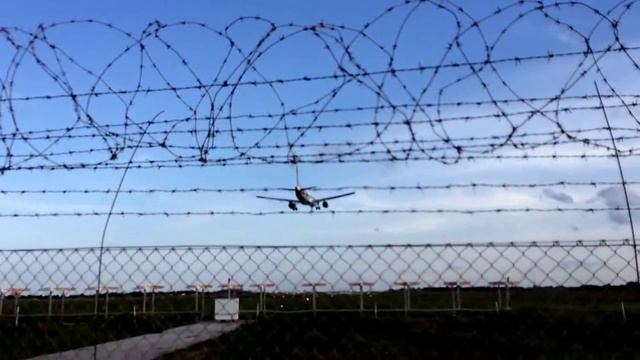 Brindisi Airport - Airbus A320 AZ1643 LIN-BDS landing смотреть онлайн