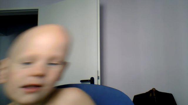 мой брат бьёт сам себя смотреть онлайн