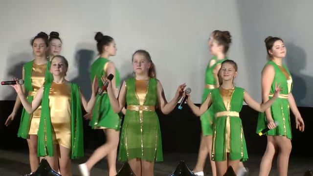 Ансамбль "Конфетти", "Тополя" (Г.Колесников, Г. Пономаренко) смотреть онлайн